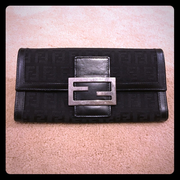 🎉 HOST PICK 🎉 FENDI BLACK CANVAS LEATHER WALLET